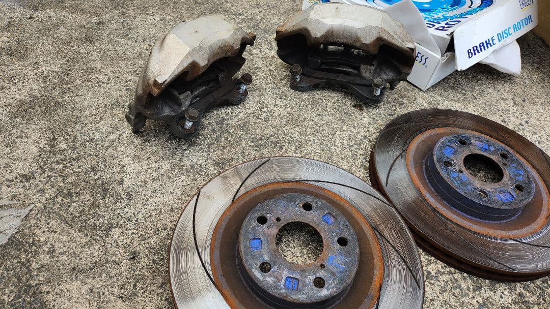 S*t様 50エスティマ用 4potブレーキキャリパー スリットローターセット