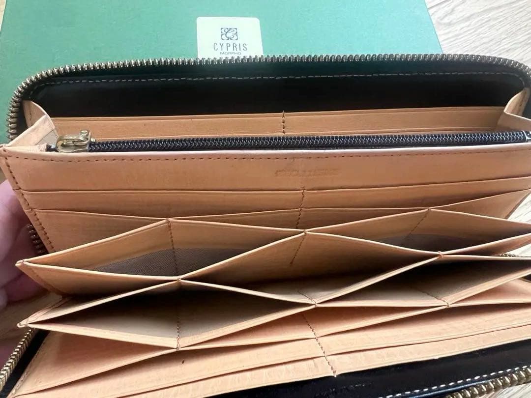 キプリス　ハニーセル　ラウンドファスナー　長財布