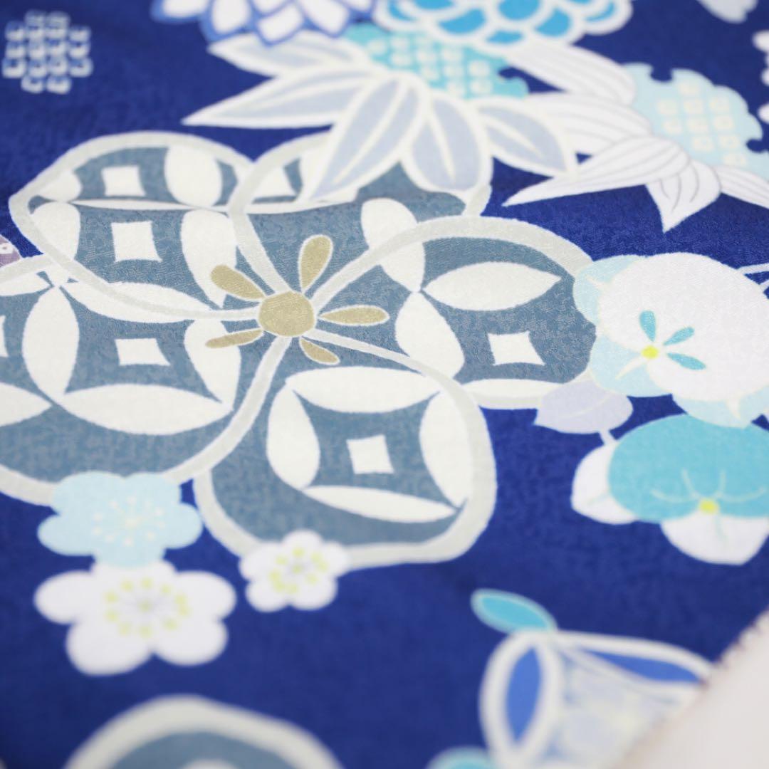 七五三着物セット3歳女の子　2.紺色地にお祝い花(白)