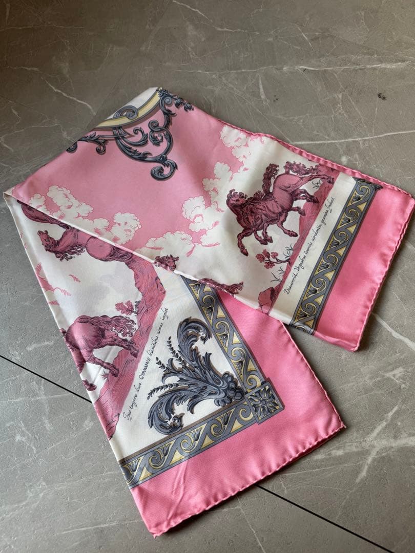 エルメス カレ90クールベットとカブリオレ ピンク シルクスカーフ 箱付