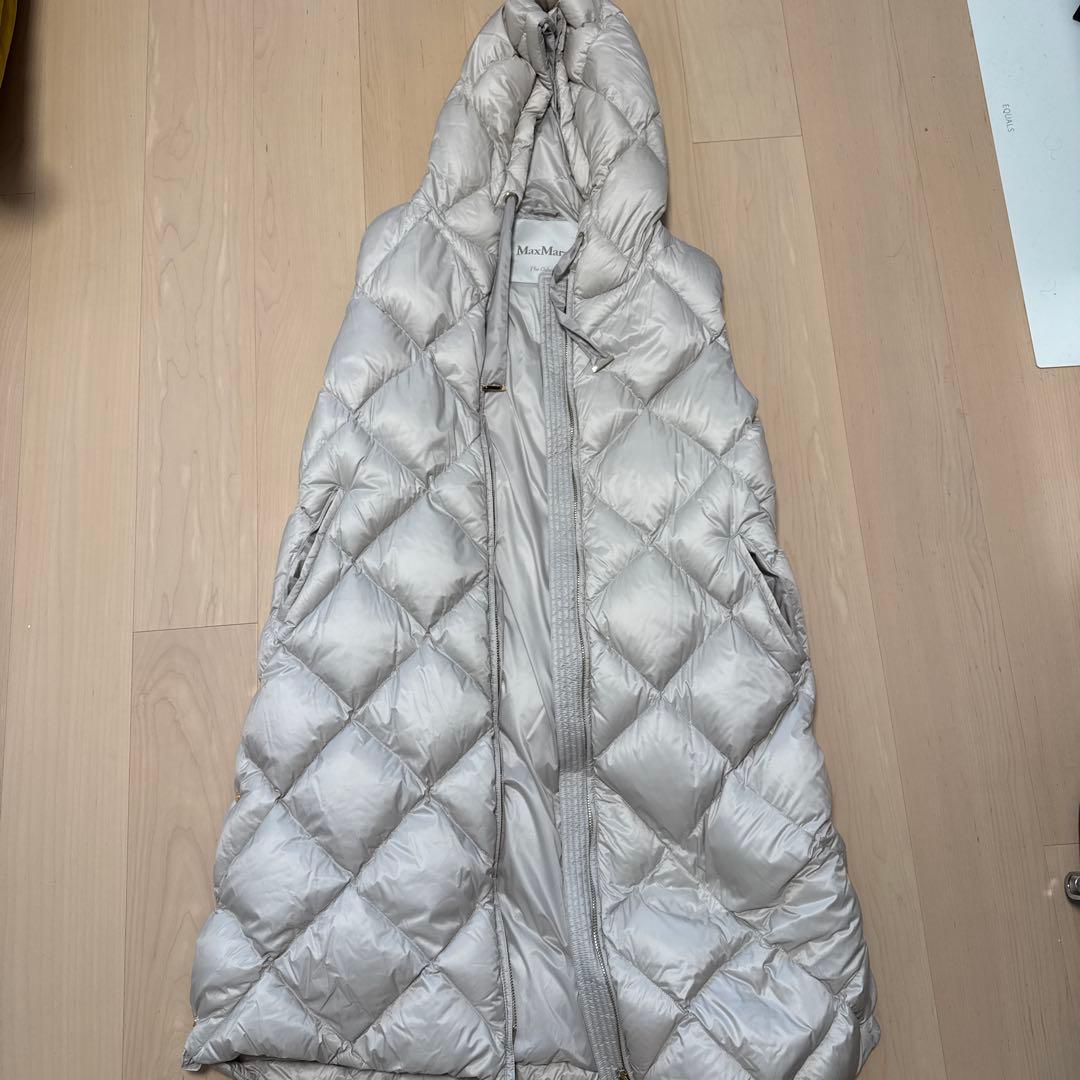 マックスマーラ　アイボリーのキルティングダウンベスト