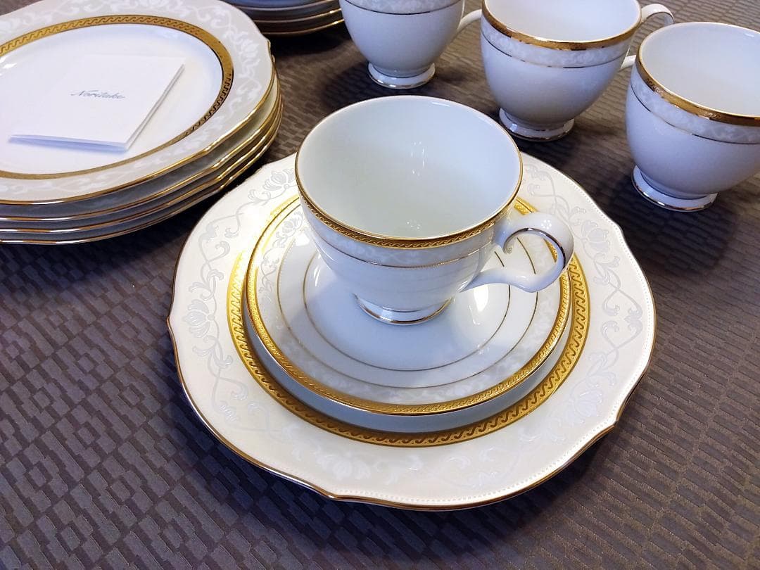 新品　美品　ノリタケ　食器　カップ＆ソーサー　プレート　カトラリー　20点セット
