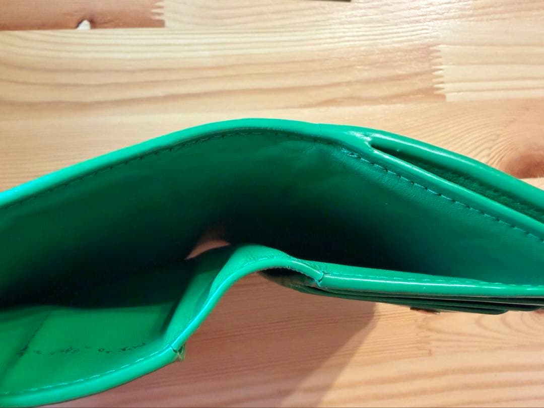 ボッテガヴェネタ カセット　コンパクトウォレット　二つ折り　正規品　箱あり