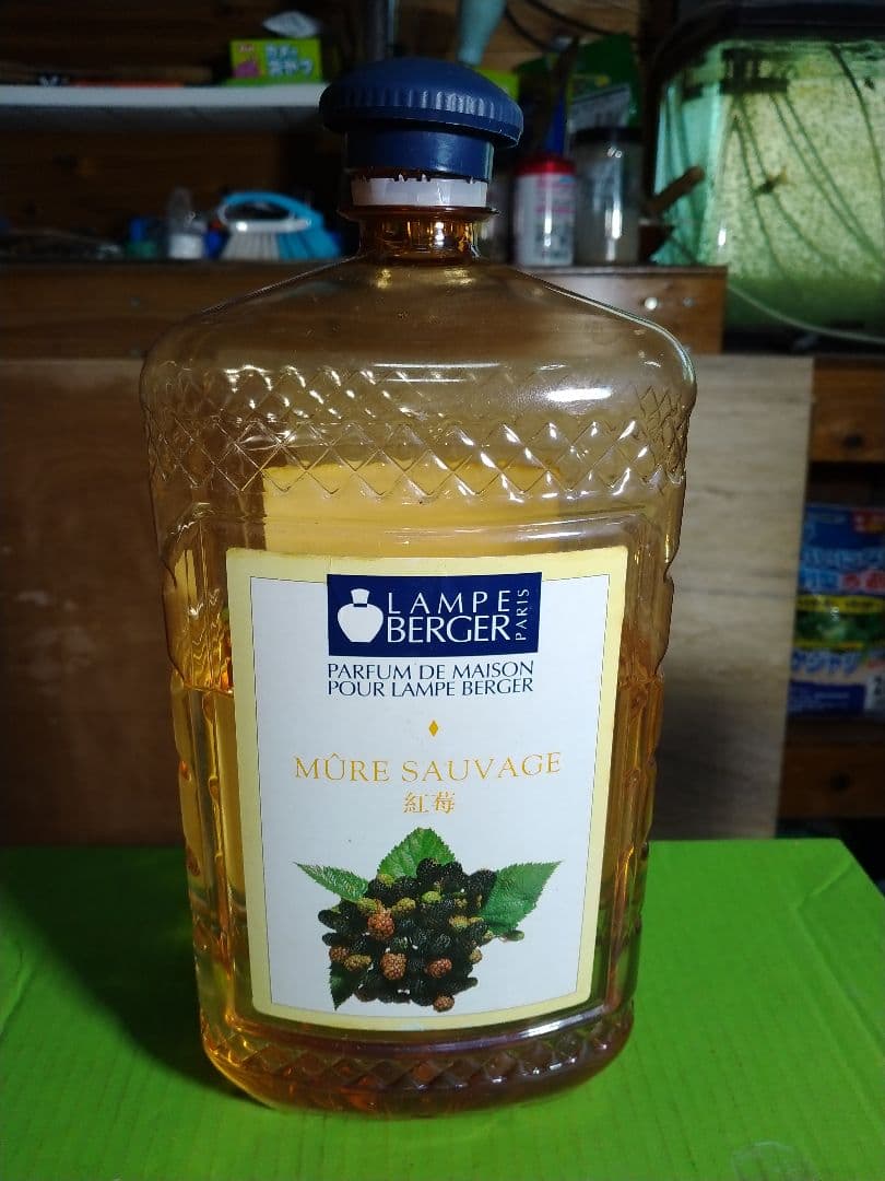 フランス製 ランプベルジェ　芳香器とオイル 紅苺2L と防ダニ液2Lそ