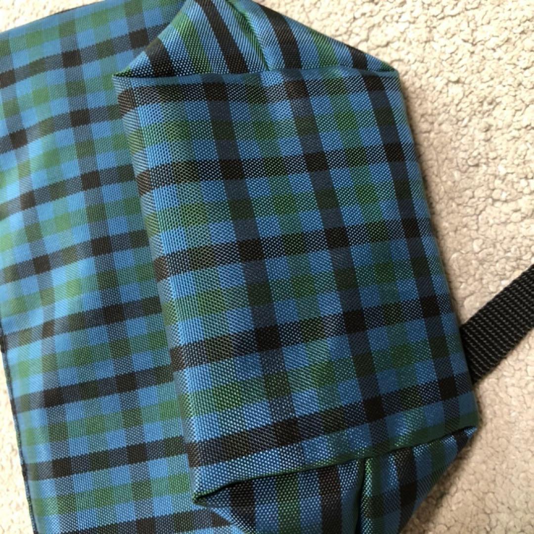 ファミリア　舟形ポシェット