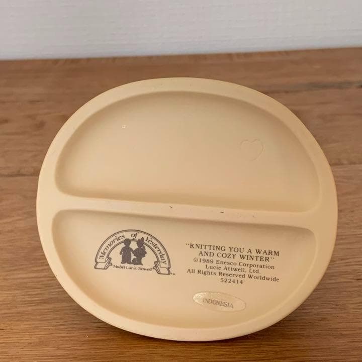 マーベルルーシーアトウェル　陶器人形　編み物をする女の子　表情が可愛いすぎる