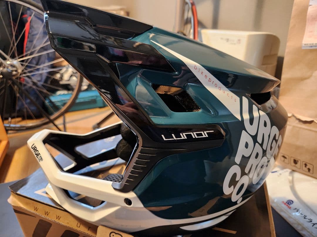 URGE LUNORヘルメットとシューズ、RF膝当てセット