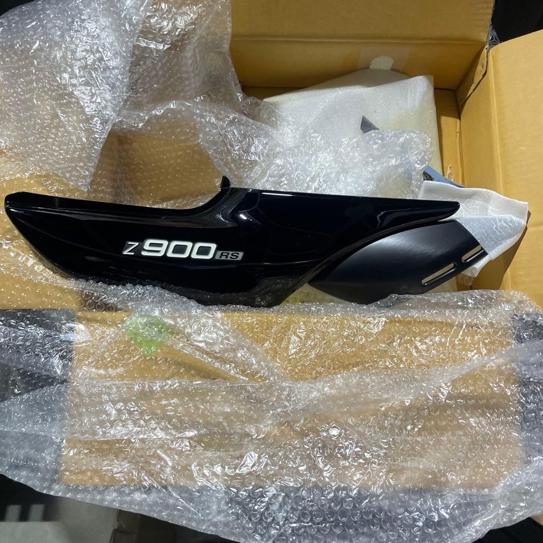z900rs サイドカウル。右側