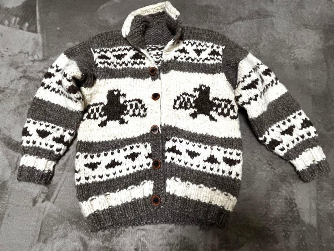 カナダ製　肉厚ウール100%サンダーバード柄カウチンセーター