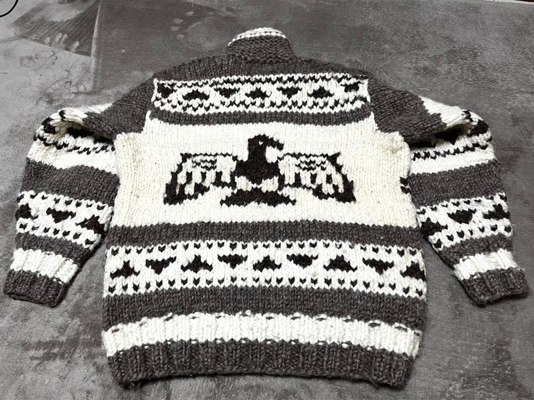 カナダ製　肉厚ウール100%サンダーバード柄カウチンセーター