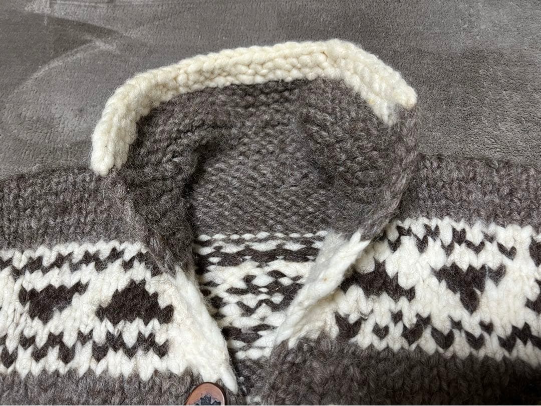 カナダ製　肉厚ウール100%サンダーバード柄カウチンセーター