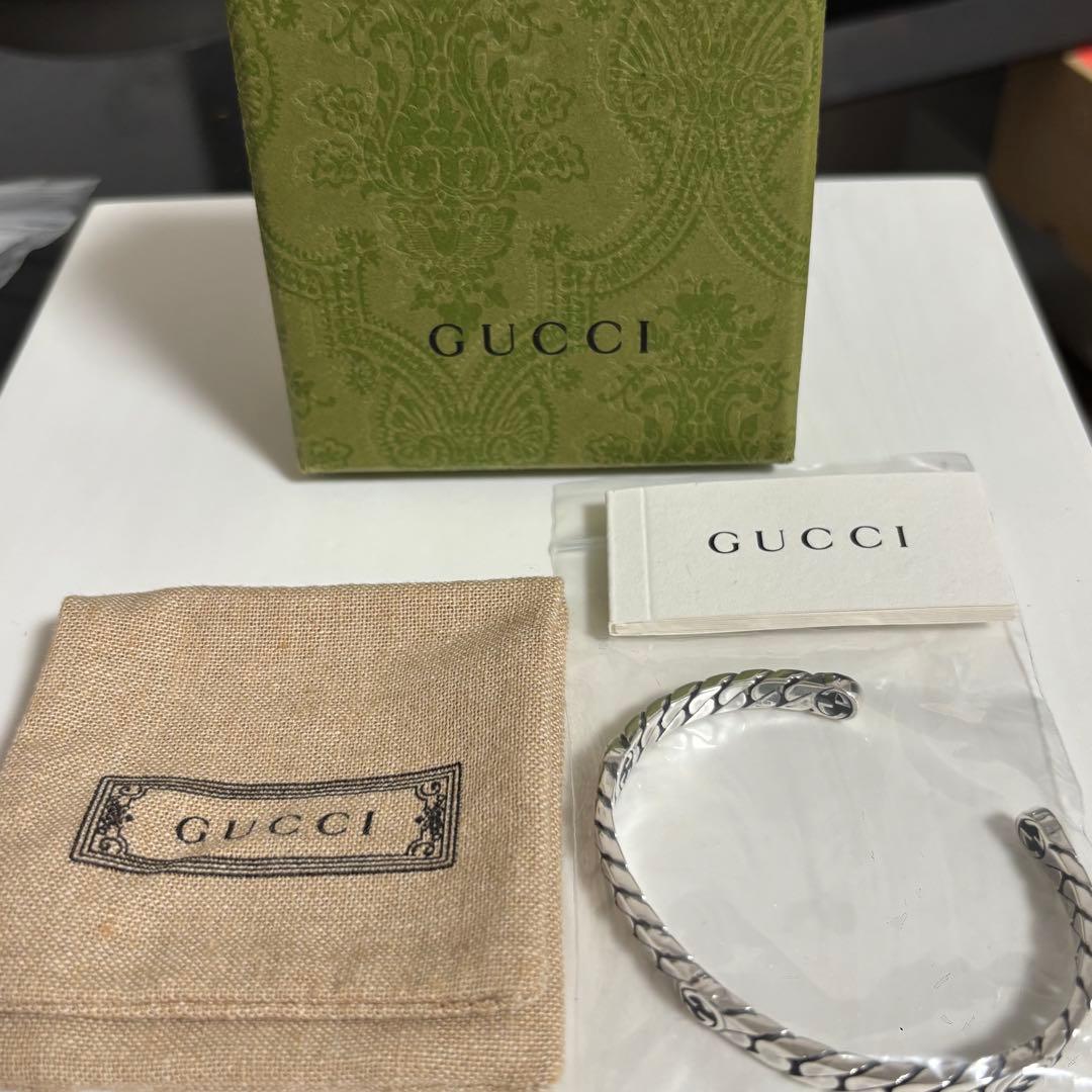 GUCCI 新品同様品　インターロッキングバングル　ブレスレット　刻印18