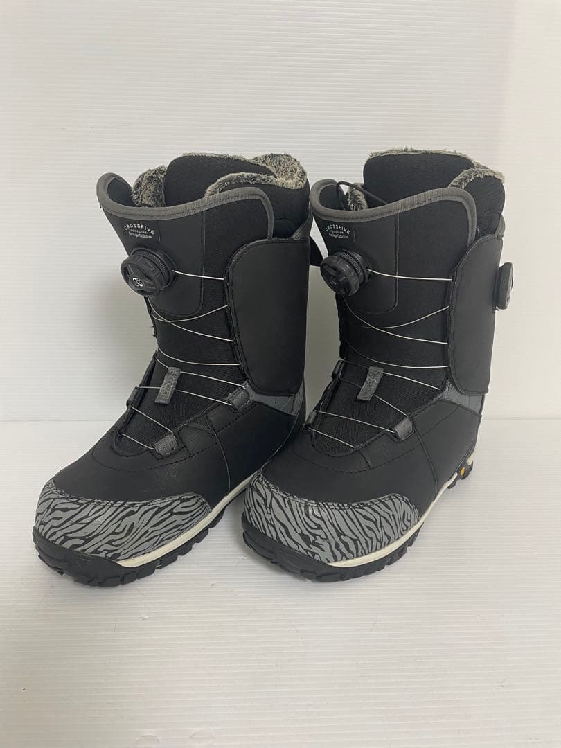 クロスファイブ28cm BOA ブラック スノーボードブーツ ビブラムソール