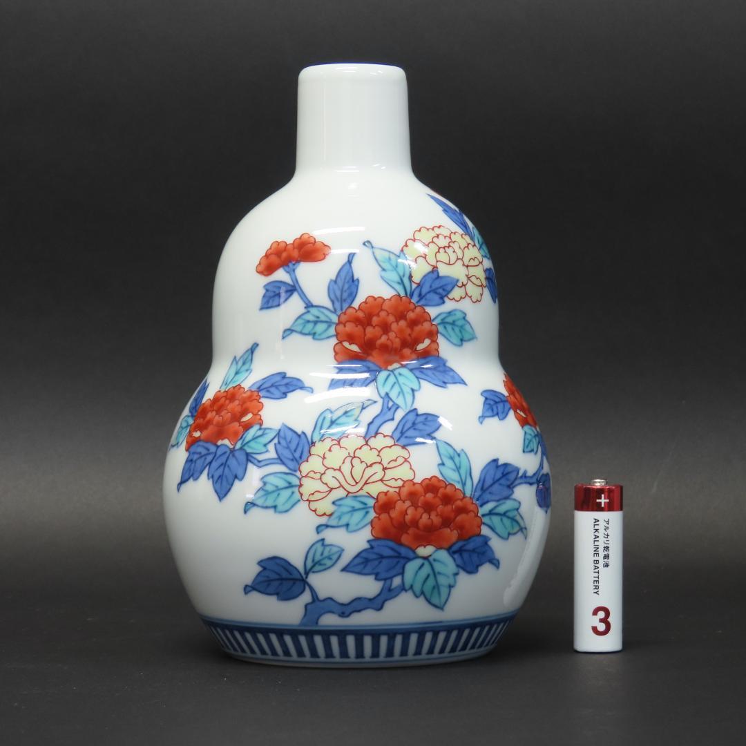 ⭕405 今泉今右衛門 錦牡丹絵花瓶 共箱 17cm/色鍋島 人間国宝 有田焼