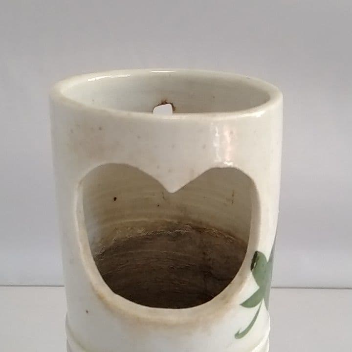 古い掛け花入れ