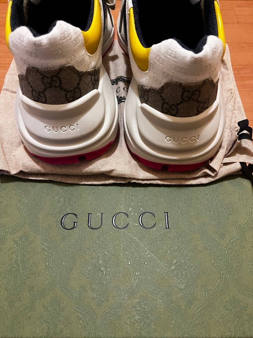 GUCCIスニーカー