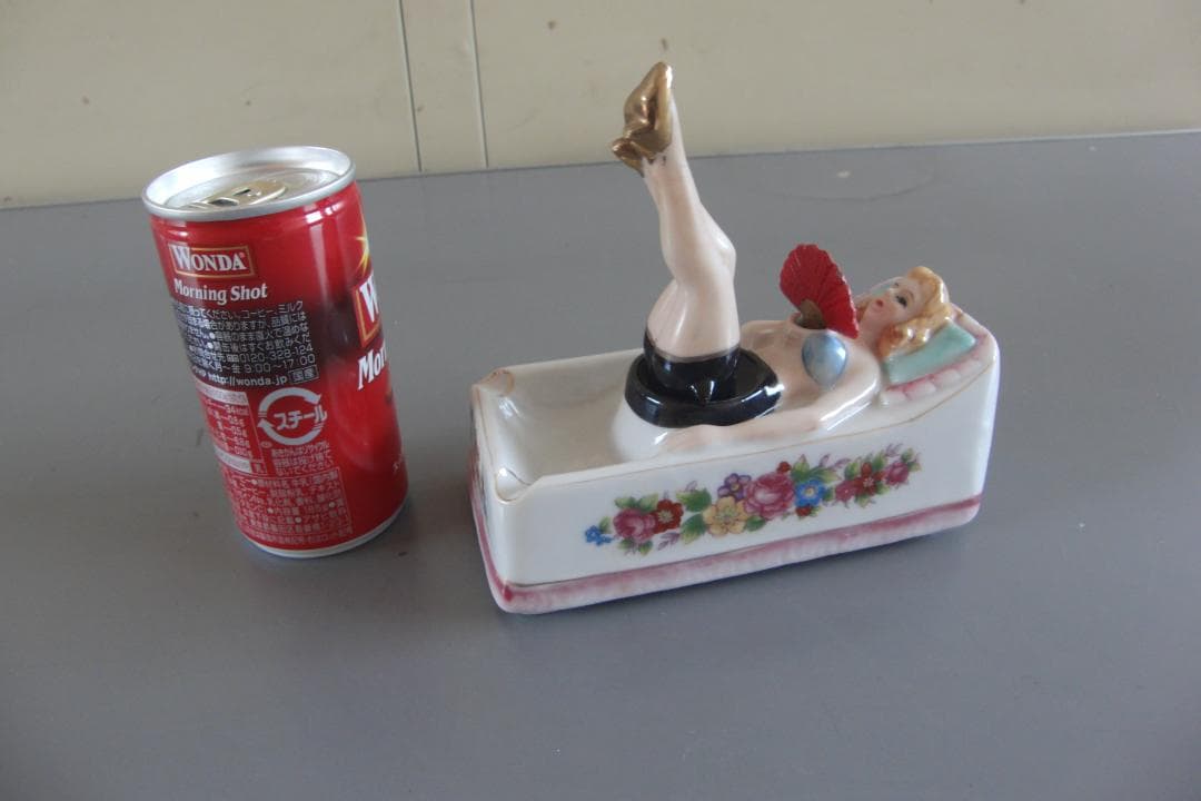 レア　５０’ｓヴィンテージピンナップガール灰皿