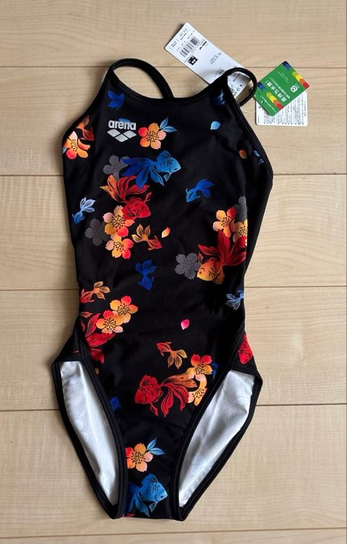新品タグ付き　アリーナ競泳水着　S 可愛い金魚柄