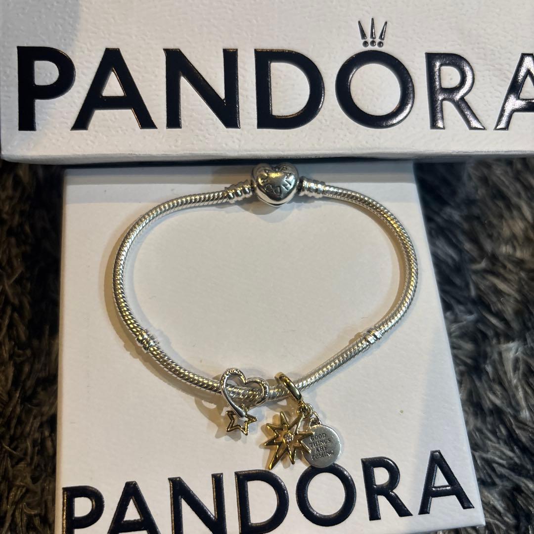 正規品Pandoraチャーム付きブレスレットセット　サイズ19（17㎝）