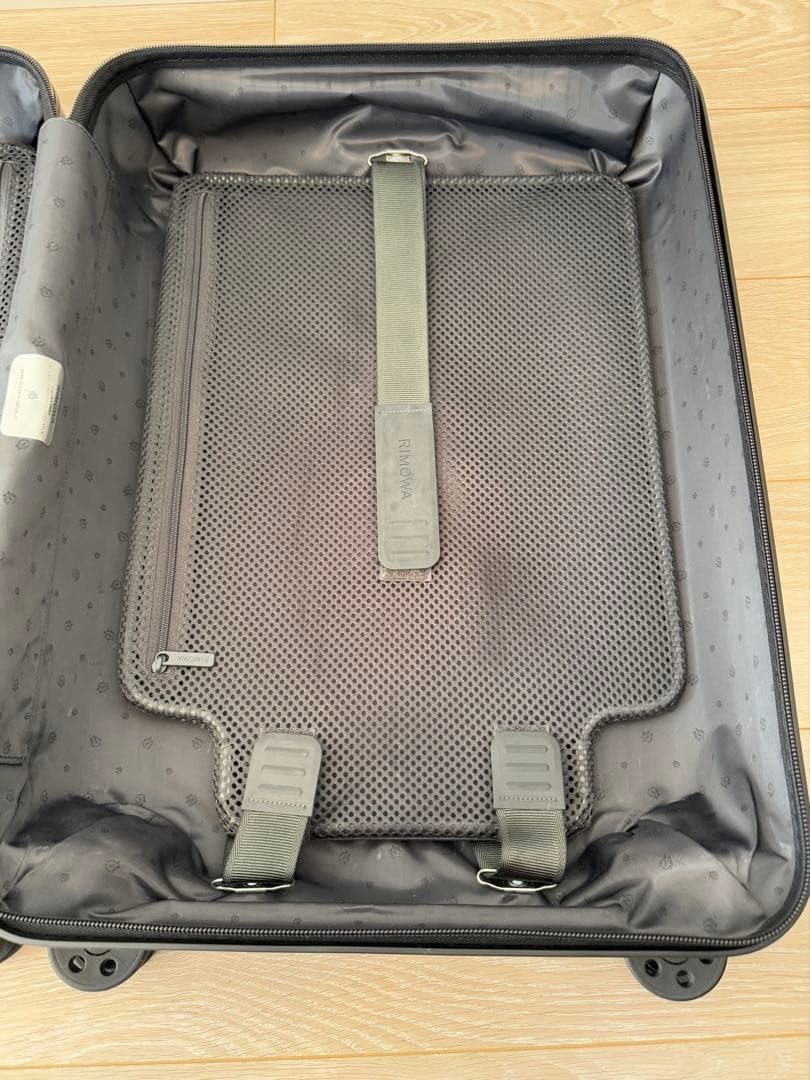 J RIMOWA Essential Cabin S マットブラック