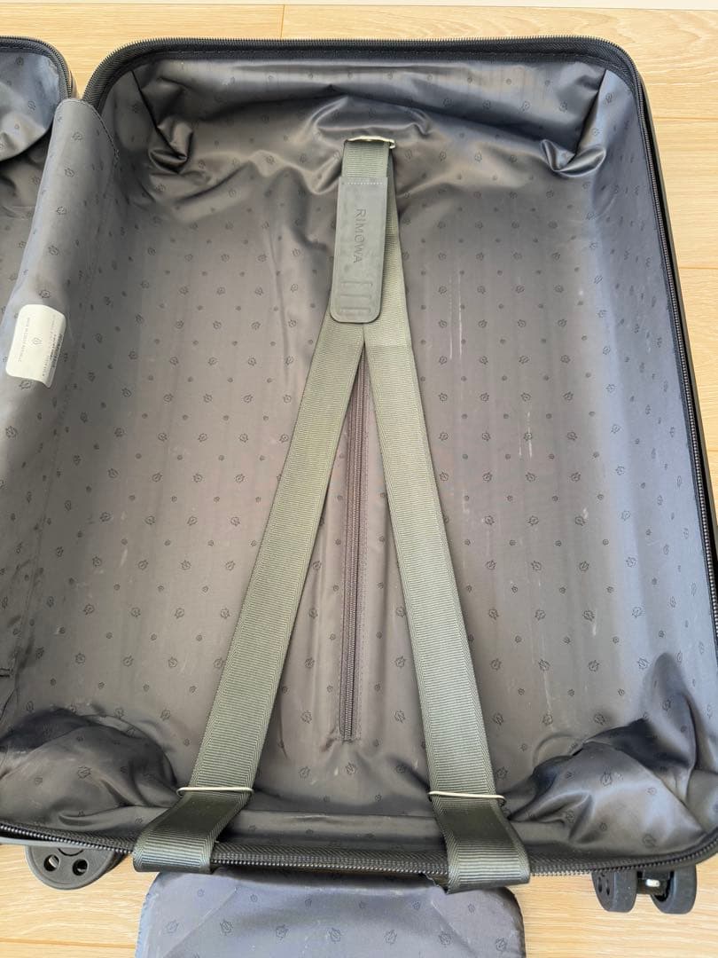 J RIMOWA Essential Cabin S マットブラック