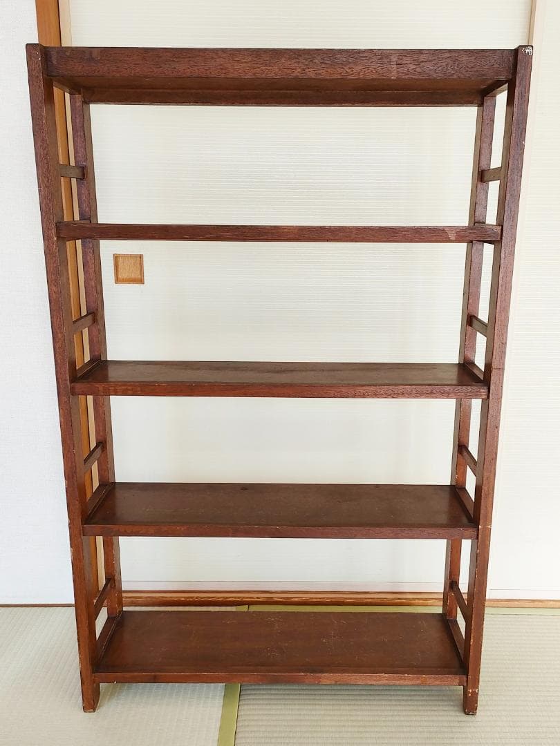 そうすけさんで買った古い木製の本棚
