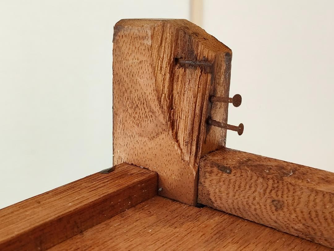 そうすけさんで買った古い木製の本棚