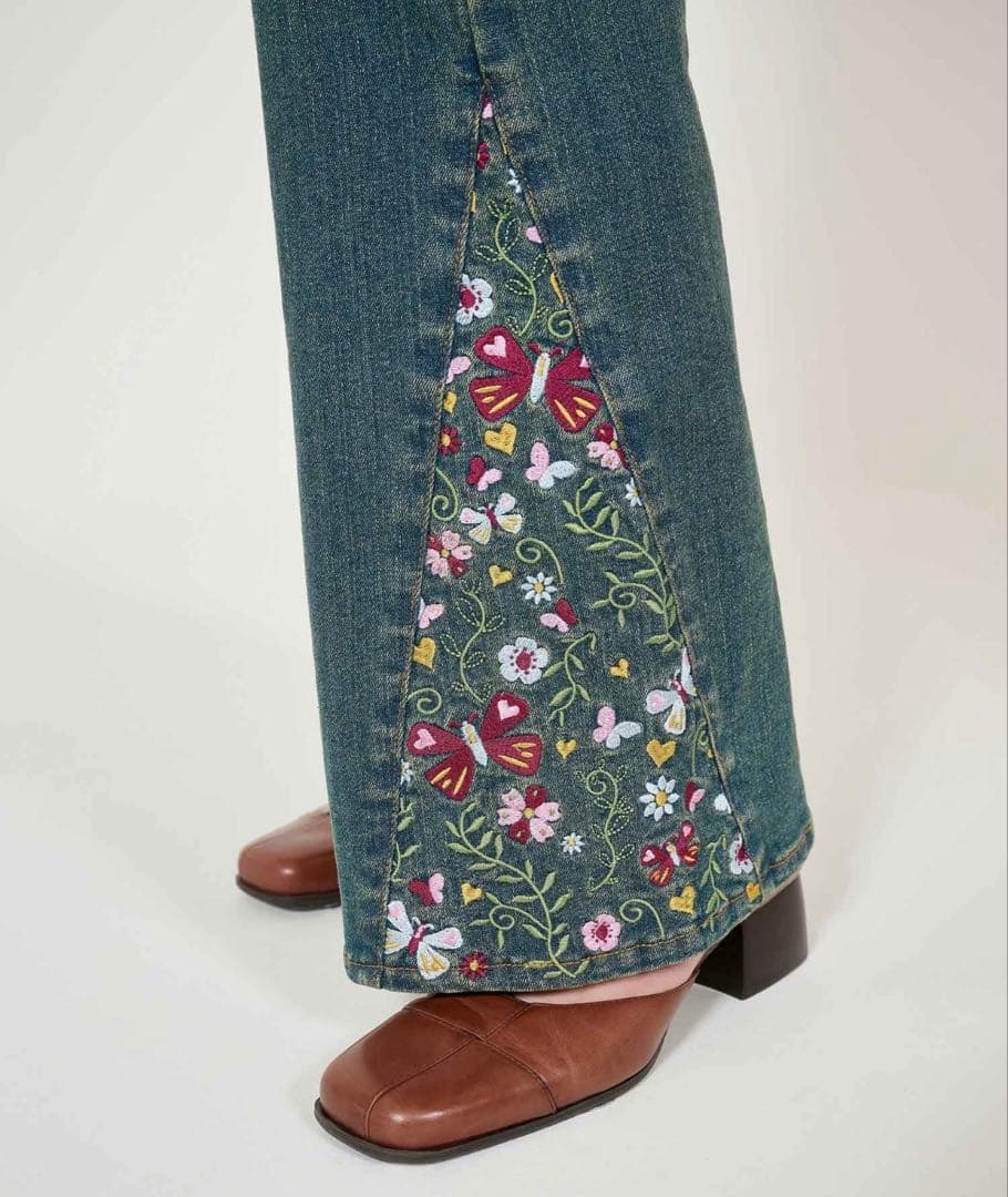 刺繍入りデニムフレアパンツ TINA:JOJUN