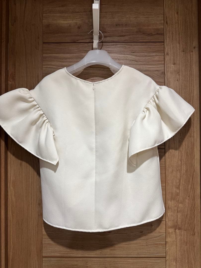 メゾンドルチェ　フィオーレトップス　ホワイト