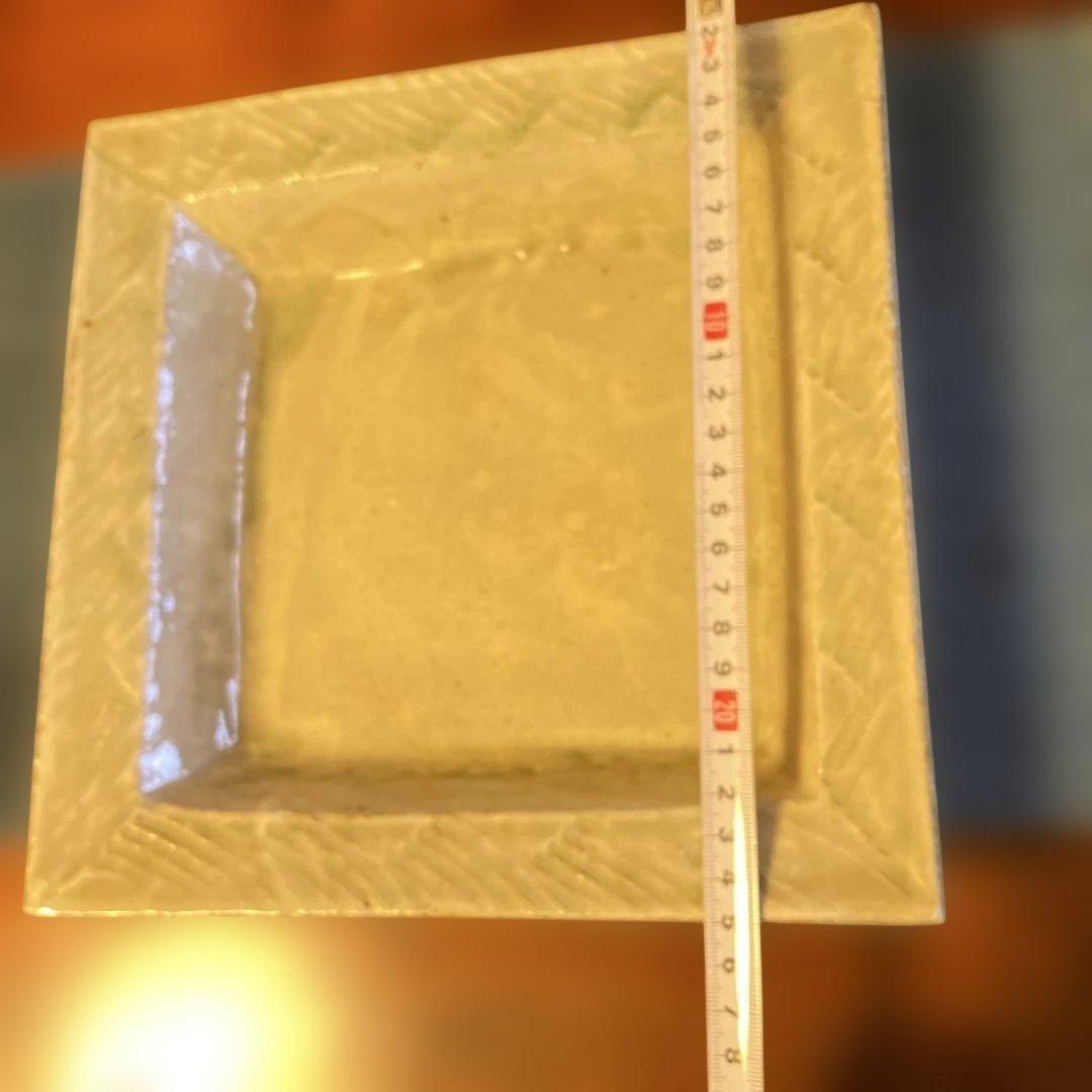 出西窯多々納弘光氏作成　グレーの陶器製四角皿