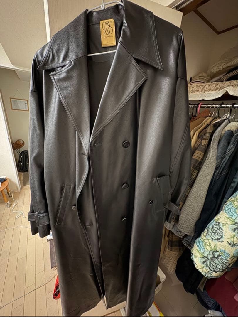 黒幕の登場　ダブルブレストフェイクレザーコート　tnewties
