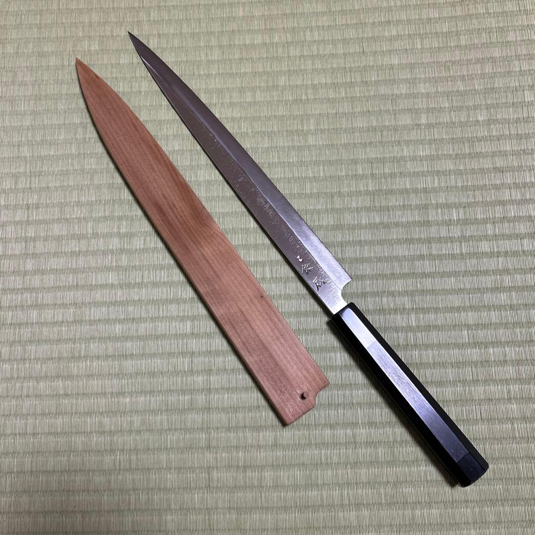 本焼　佑成　柳刃　包丁　和包丁　刃紋あり　黒檀　黒水牛八角柄　鞘付き　か鏡面