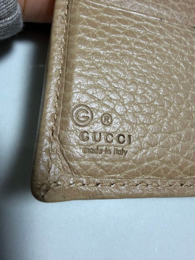 Gucci レザー二つ折り財布 ベージュ