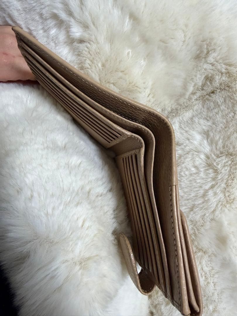 Gucci レザー二つ折り財布 ベージュ