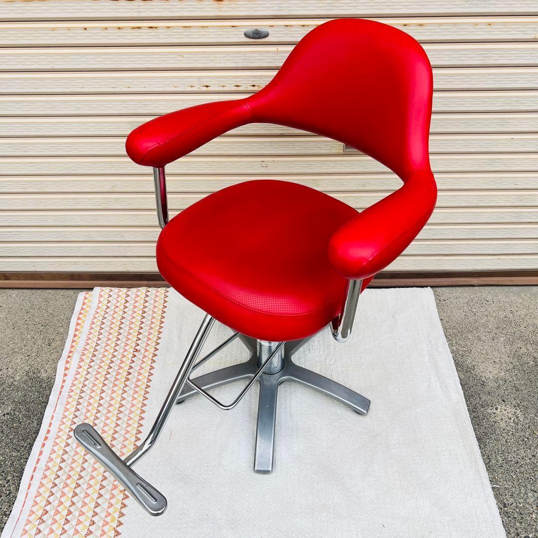 【希少】タカラベルモント製 バーバーチェア　理容椅子　モダンな赤