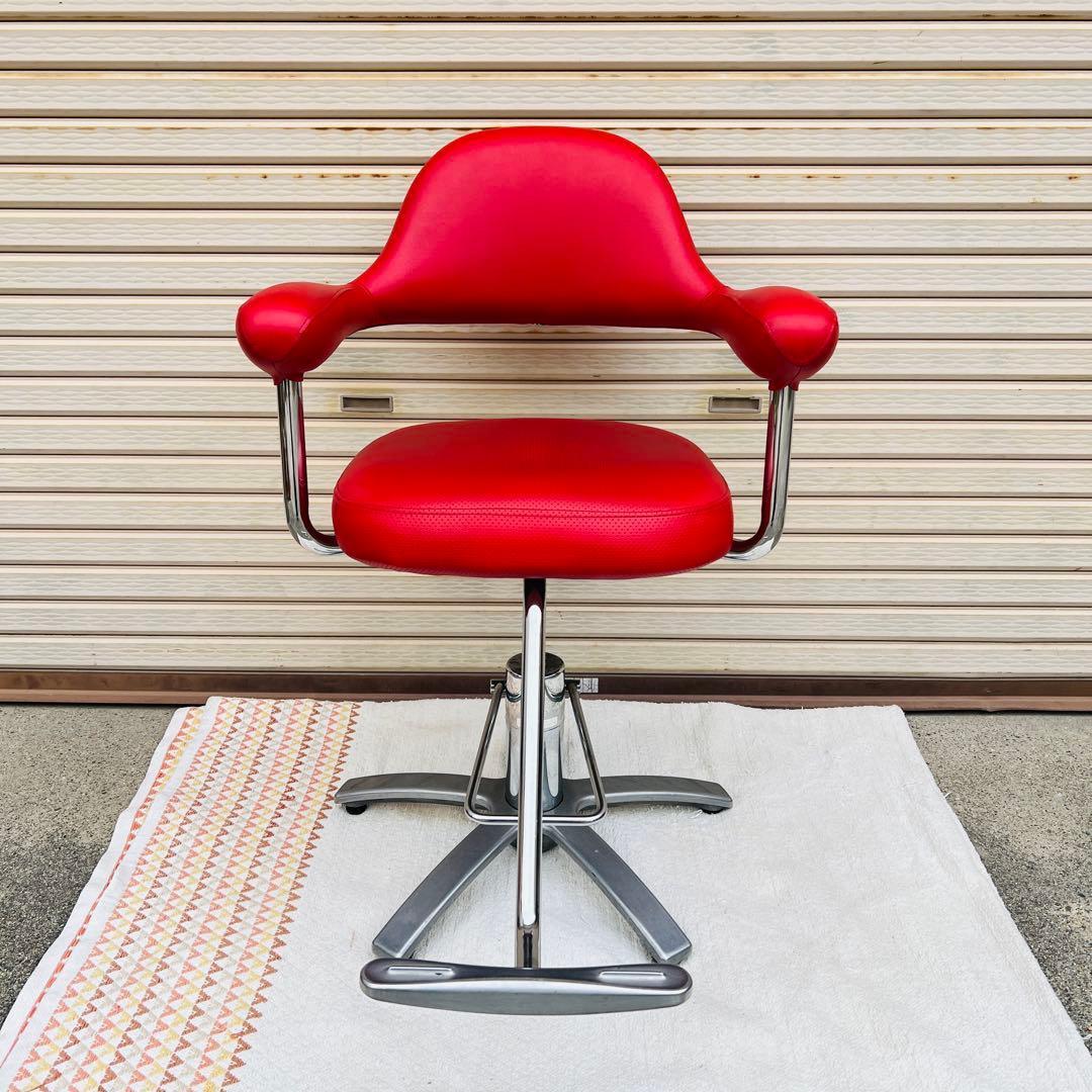 【希少】タカラベルモント製 バーバーチェア　理容椅子　モダンな赤