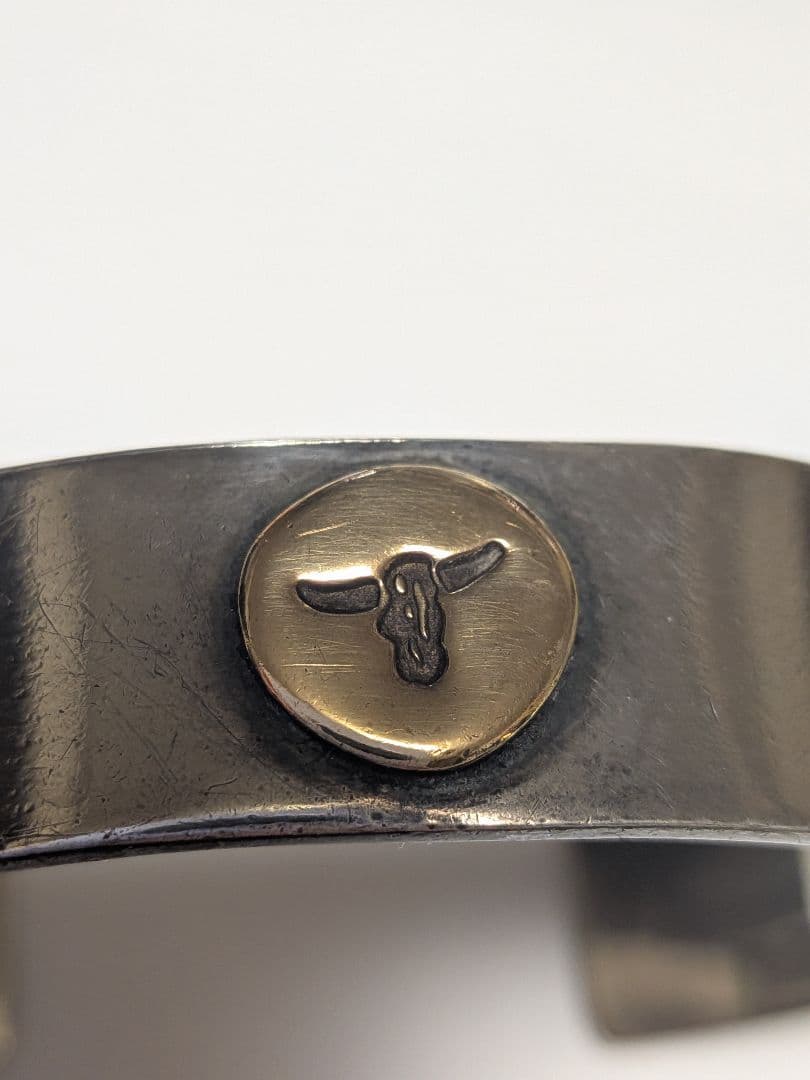 シルバー カウヘッド バングル