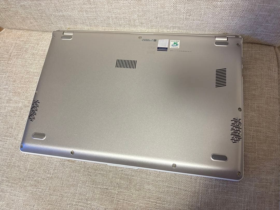 [中古品]ASUS VivoBook 14 本体 ACアダプター付　動作問題なし