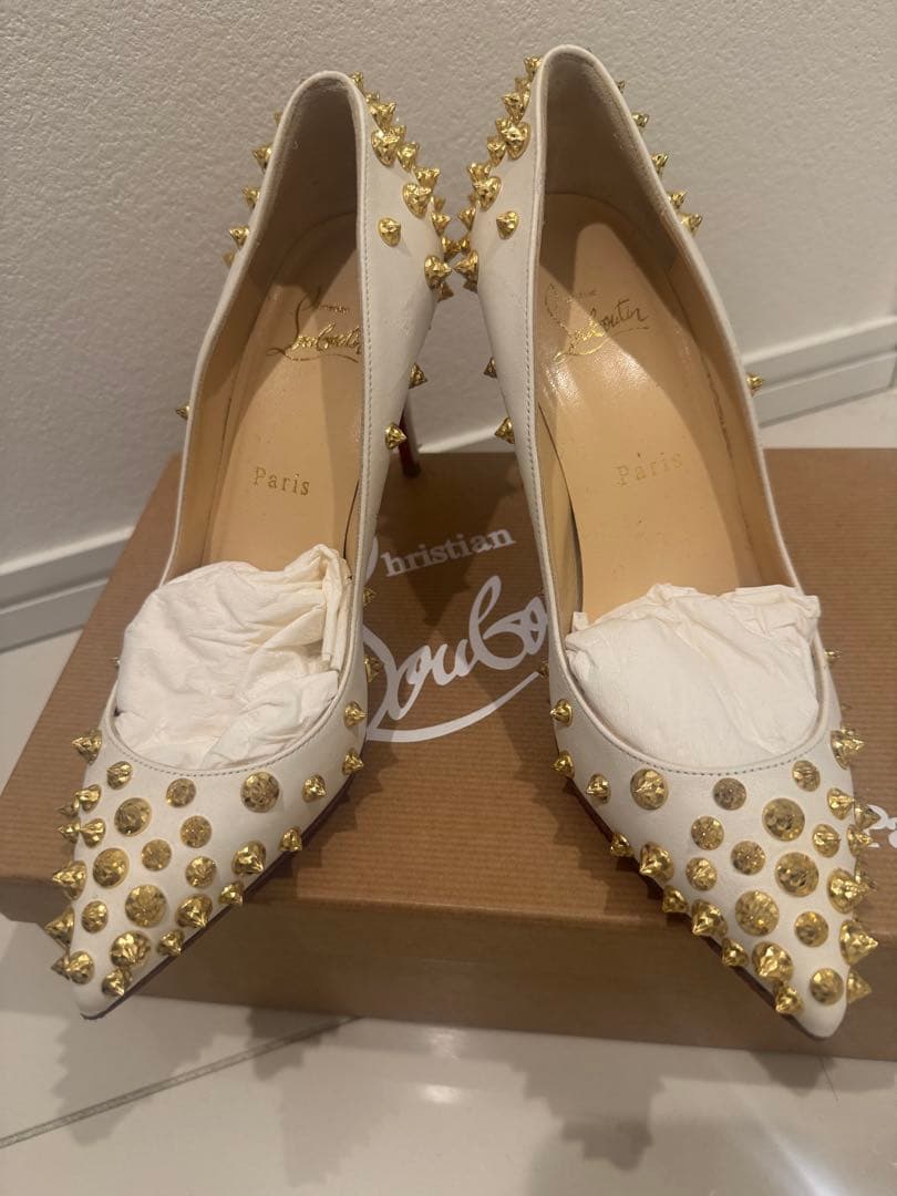 Christian Louboutin ホワイトスタッズハイヒール
