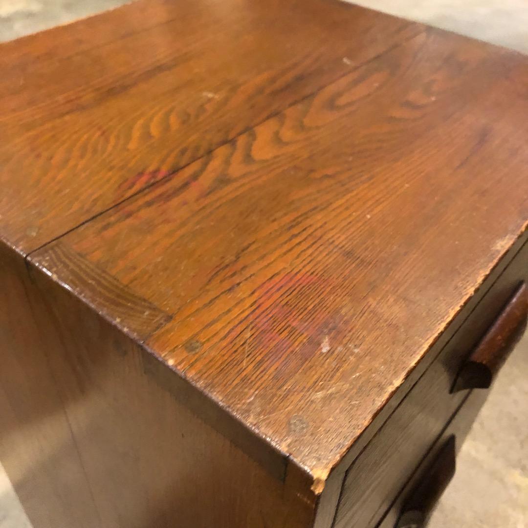 【アンティーク】　木製引き出し　ブラウン3段引き出し　脇机　サイドチェスト　棚