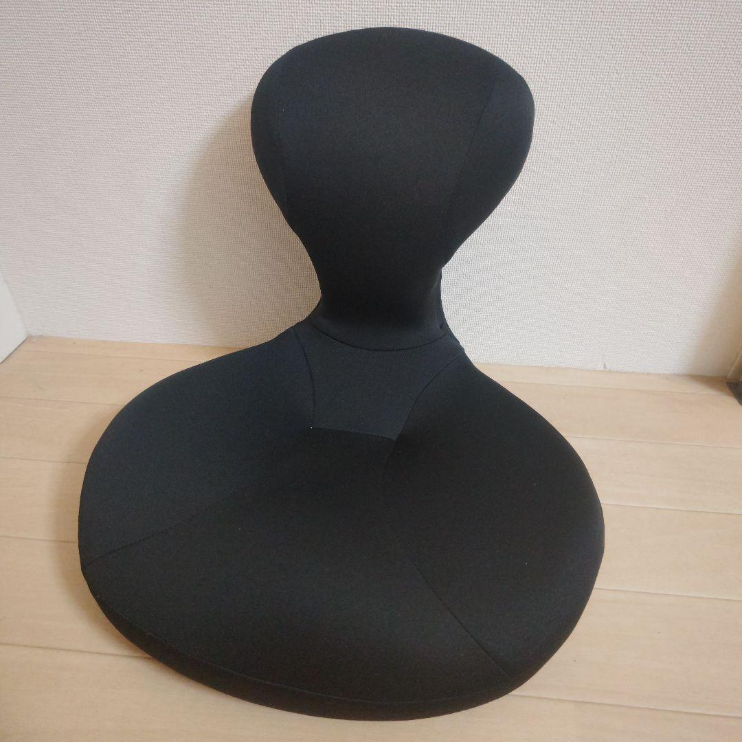 ★526A《姿勢矯正座椅子　凛座》黒色／背中低めの椅子です