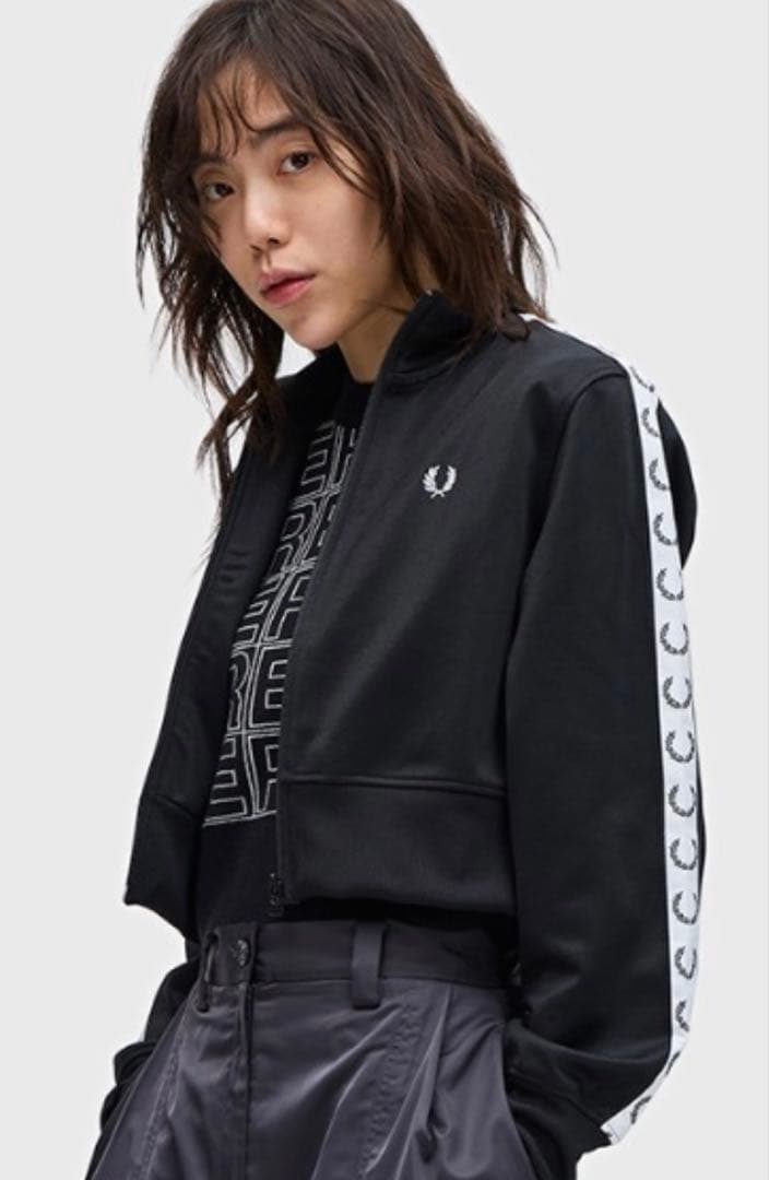 美品　FRED PERRY Cropped Taped Track Jacket