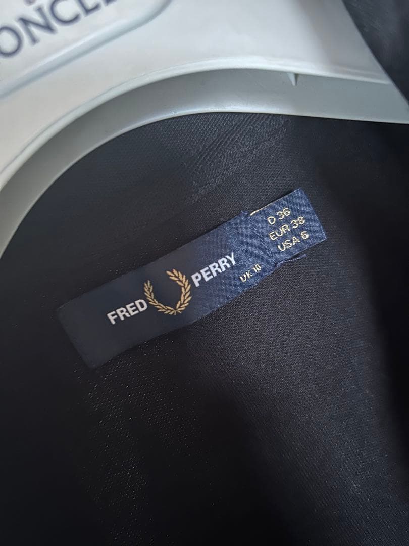 美品　FRED PERRY Cropped Taped Track Jacket