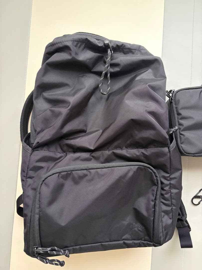 美品　Hugoo ハグー マザーズバッグ　リュック　カラビナ付き