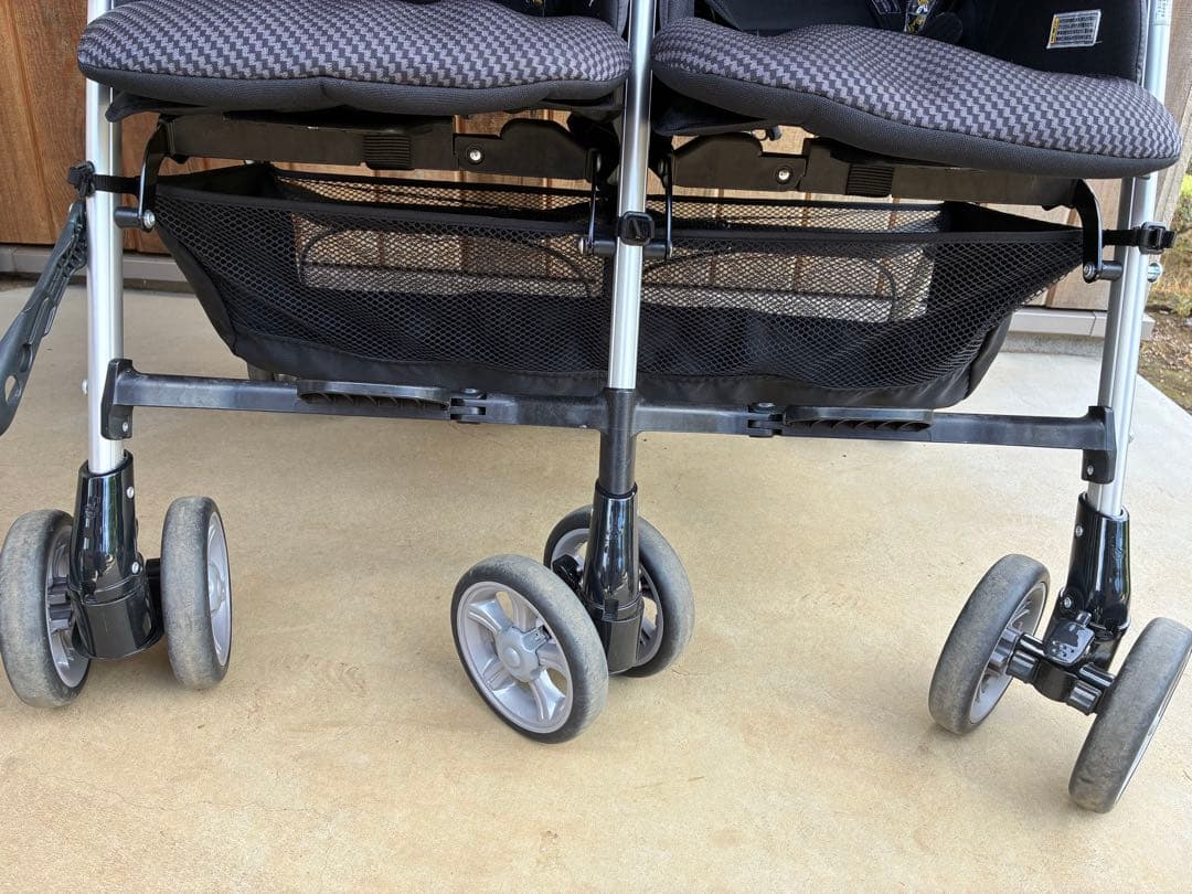 コンビ Combi ベビーカー ツインスピン ブラック 双子 2人乗りベビーカー