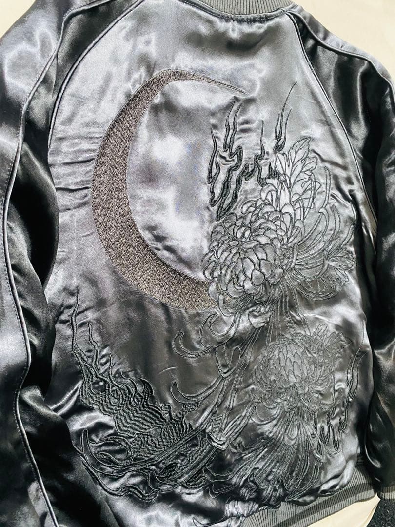 絡繰魂　粋　日本　スカジャン ドラゴン 菊刺繍 限定 最高 デザイン 2面使う