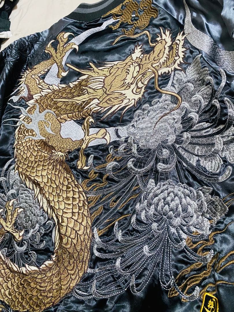 絡繰魂　粋　日本　スカジャン ドラゴン 菊刺繍 限定 最高 デザイン 2面使う