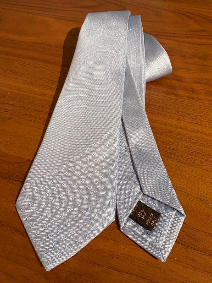 ルイヴィトン　ネクタイ　水色