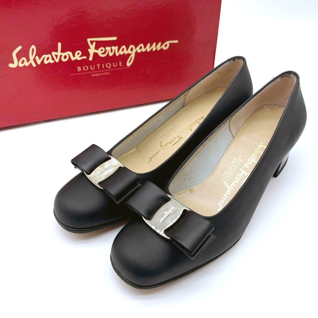 コスモス‼︎ Salvatore Ferragamo マットブラック