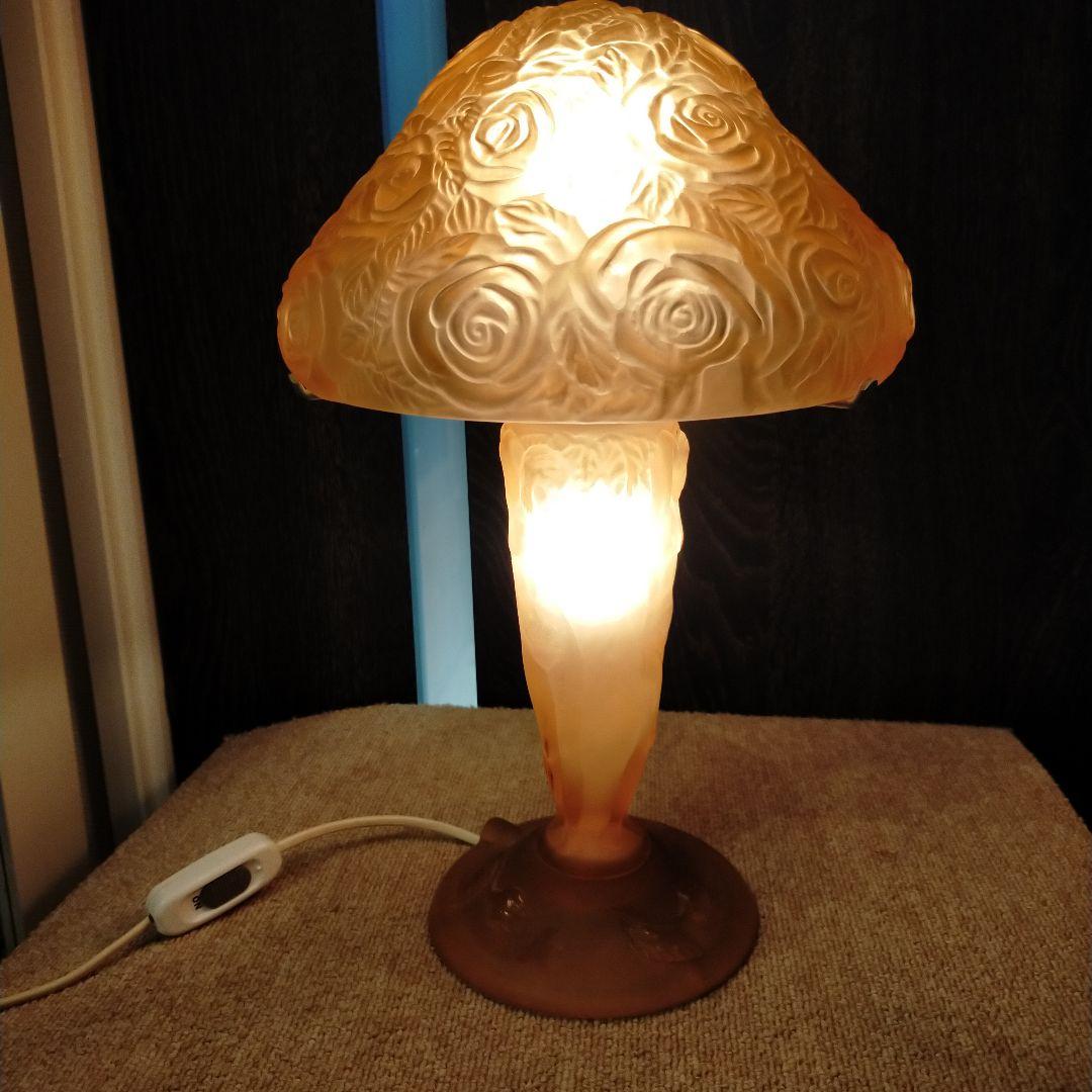 573 バラ柄のガラス製ランプ